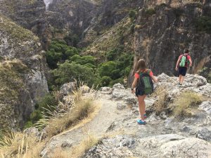 Granada wandelen door een canyon