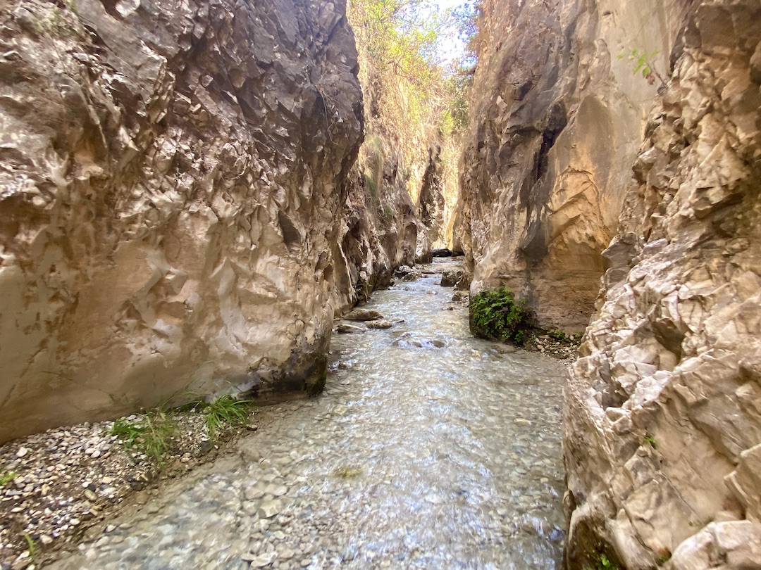 Hike through the Río Chillar