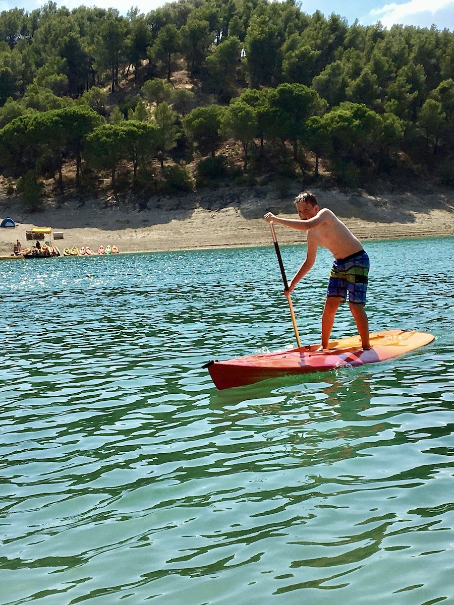 actividad divertida con niños en Andalucía, supboarding
