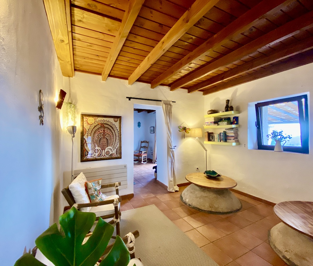 living room of Casa Carmen with met amphorae