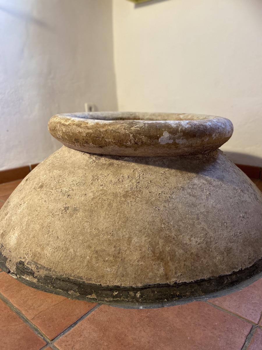 amphora in Casa Carmen